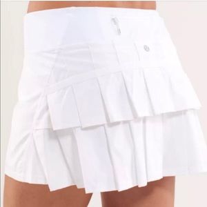 LULULEMON - white tennis skirt - Size Small